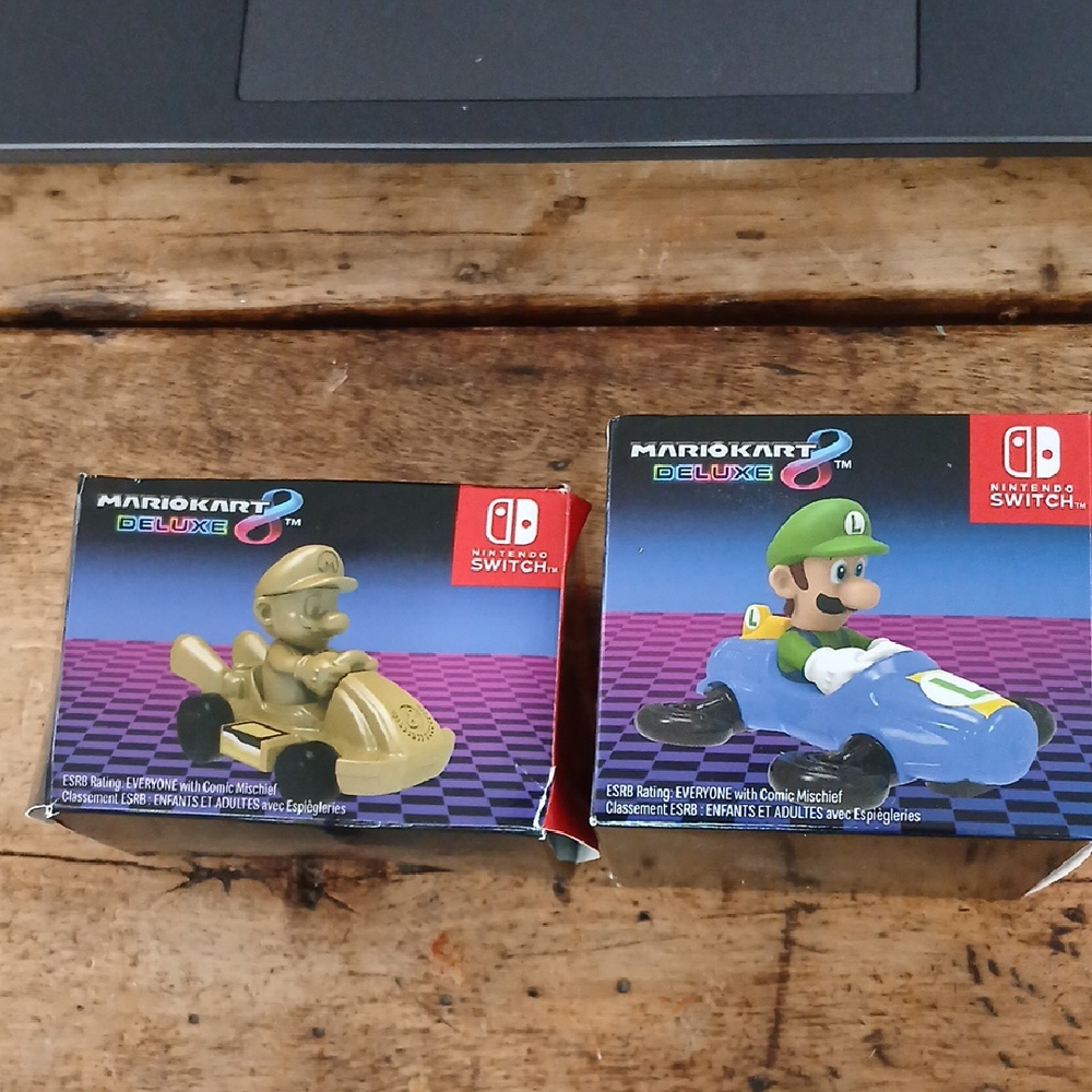 Nintendo Mario Kart 8 Deluxe Collectible Figures - Gold Mario And Luigi